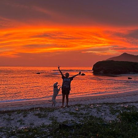 Mama Nings Beach Hotel Sekongkang エクステリア 写真