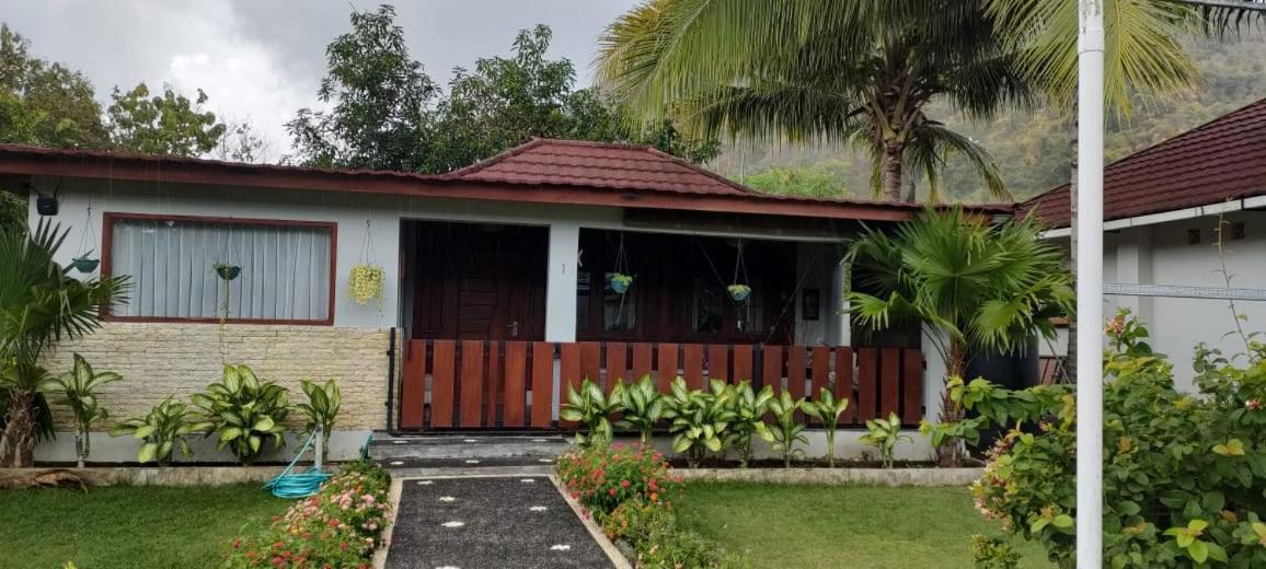 Mama Nings Beach Hotel Sekongkang エクステリア 写真