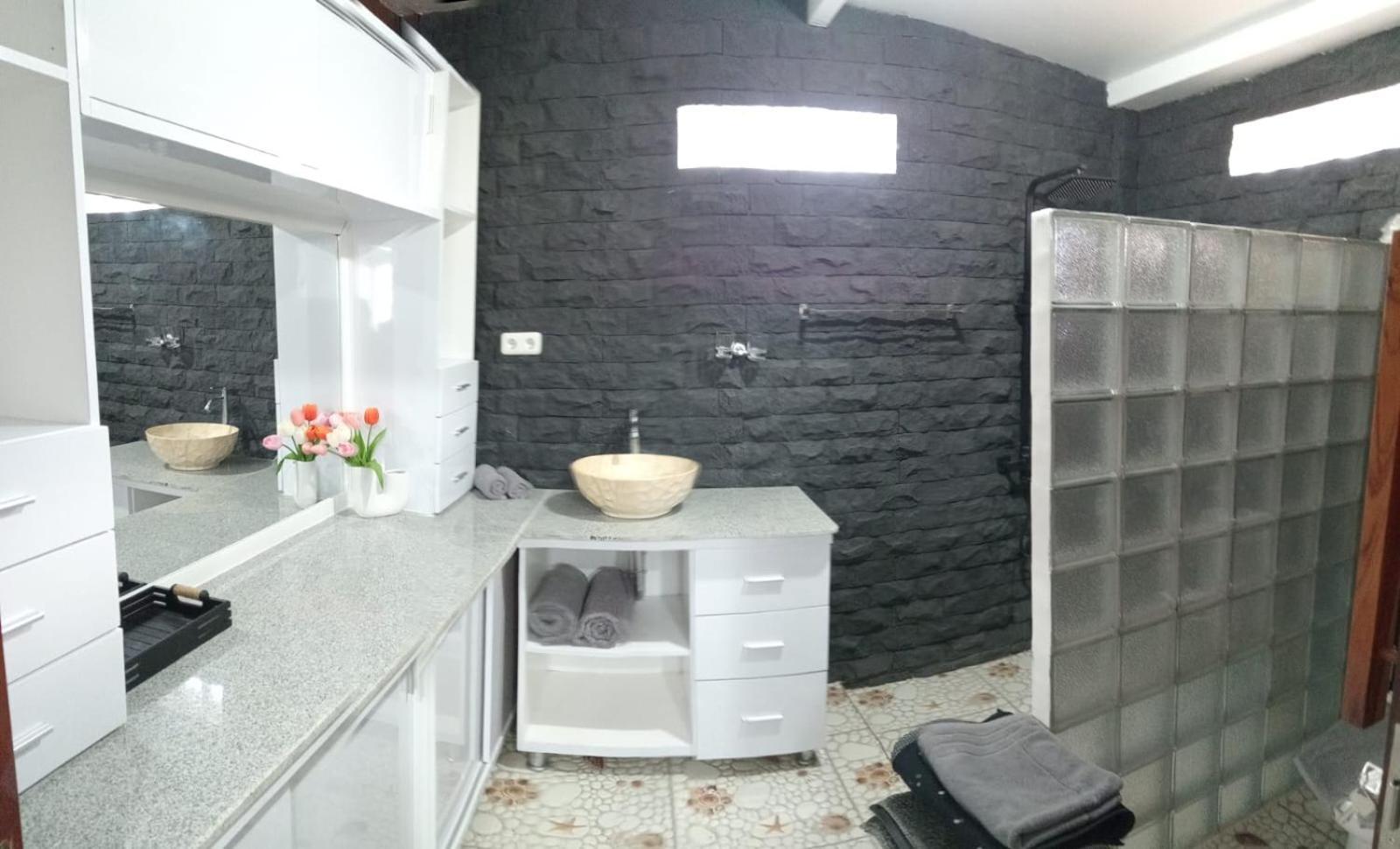 Mama Nings Beach Hotel Sekongkang エクステリア 写真