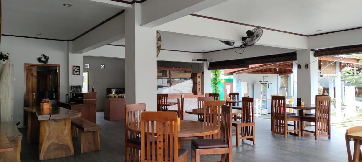 Mama Nings Beach Hotel Sekongkang エクステリア 写真