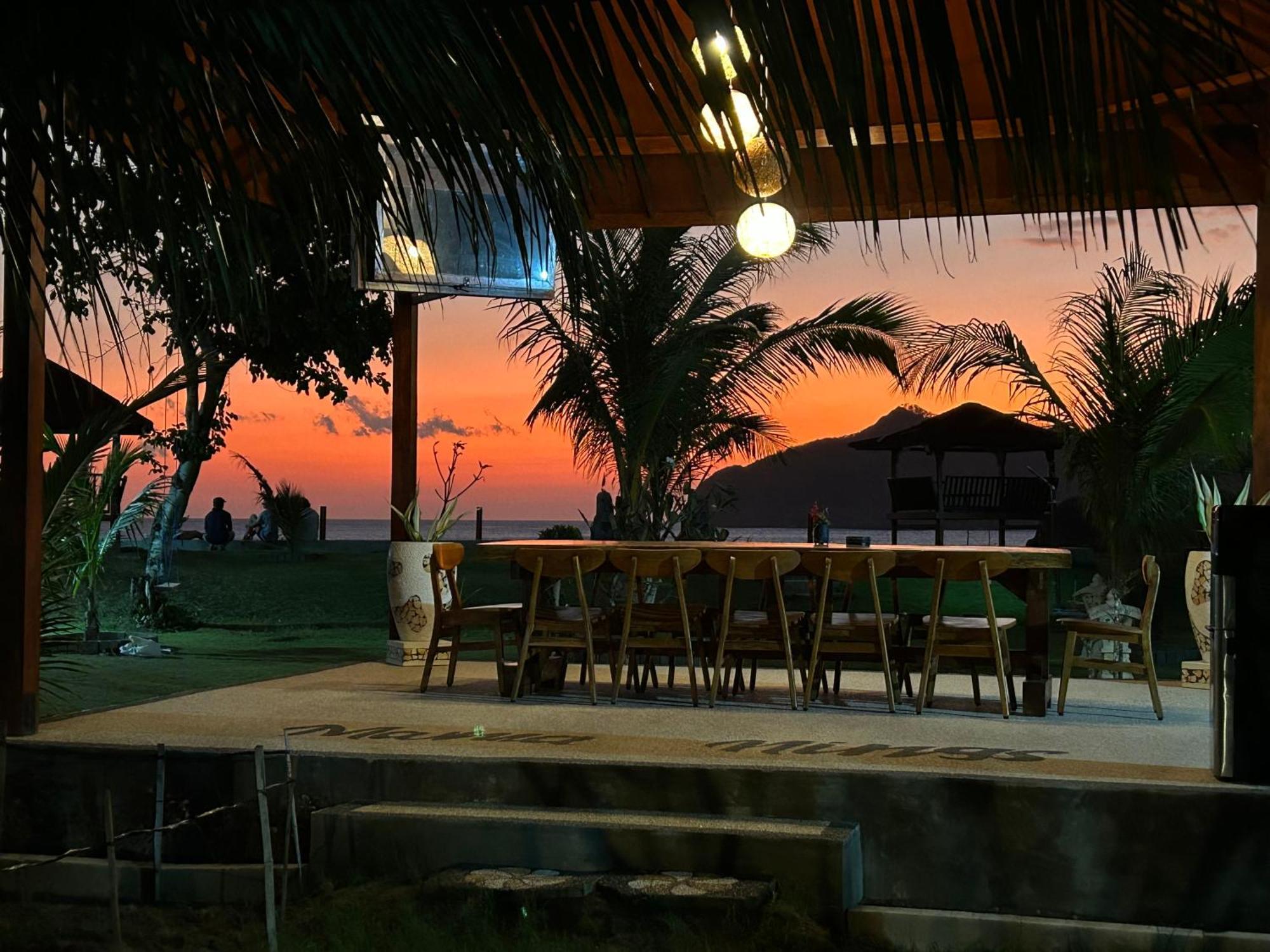 Mama Nings Beach Hotel Sekongkang エクステリア 写真