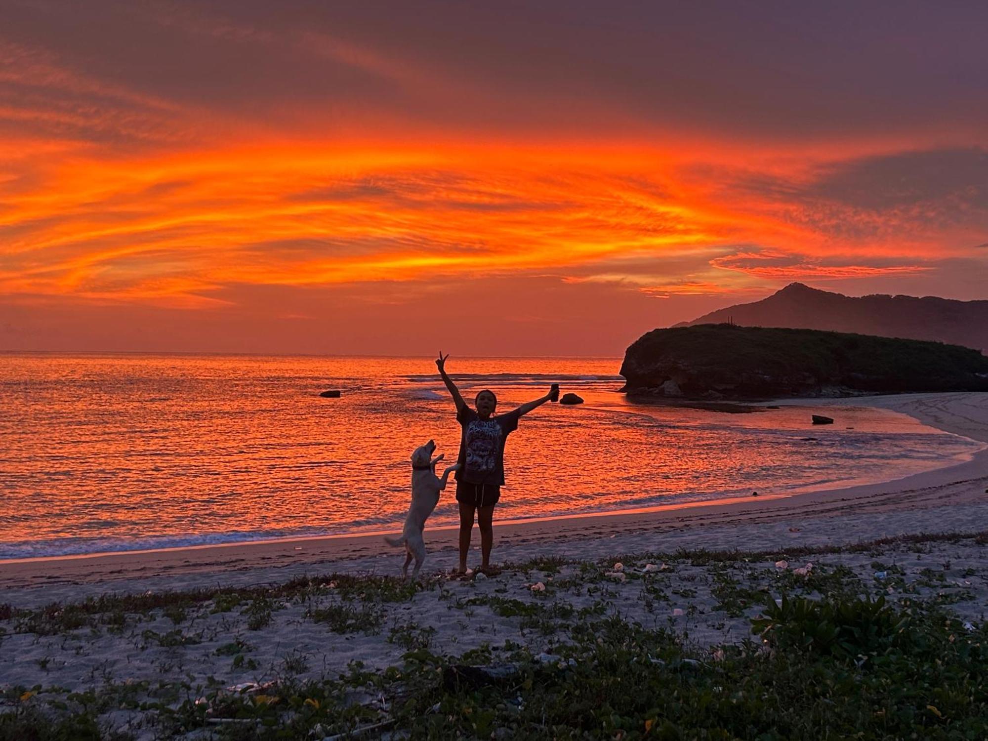 Mama Nings Beach Hotel Sekongkang エクステリア 写真