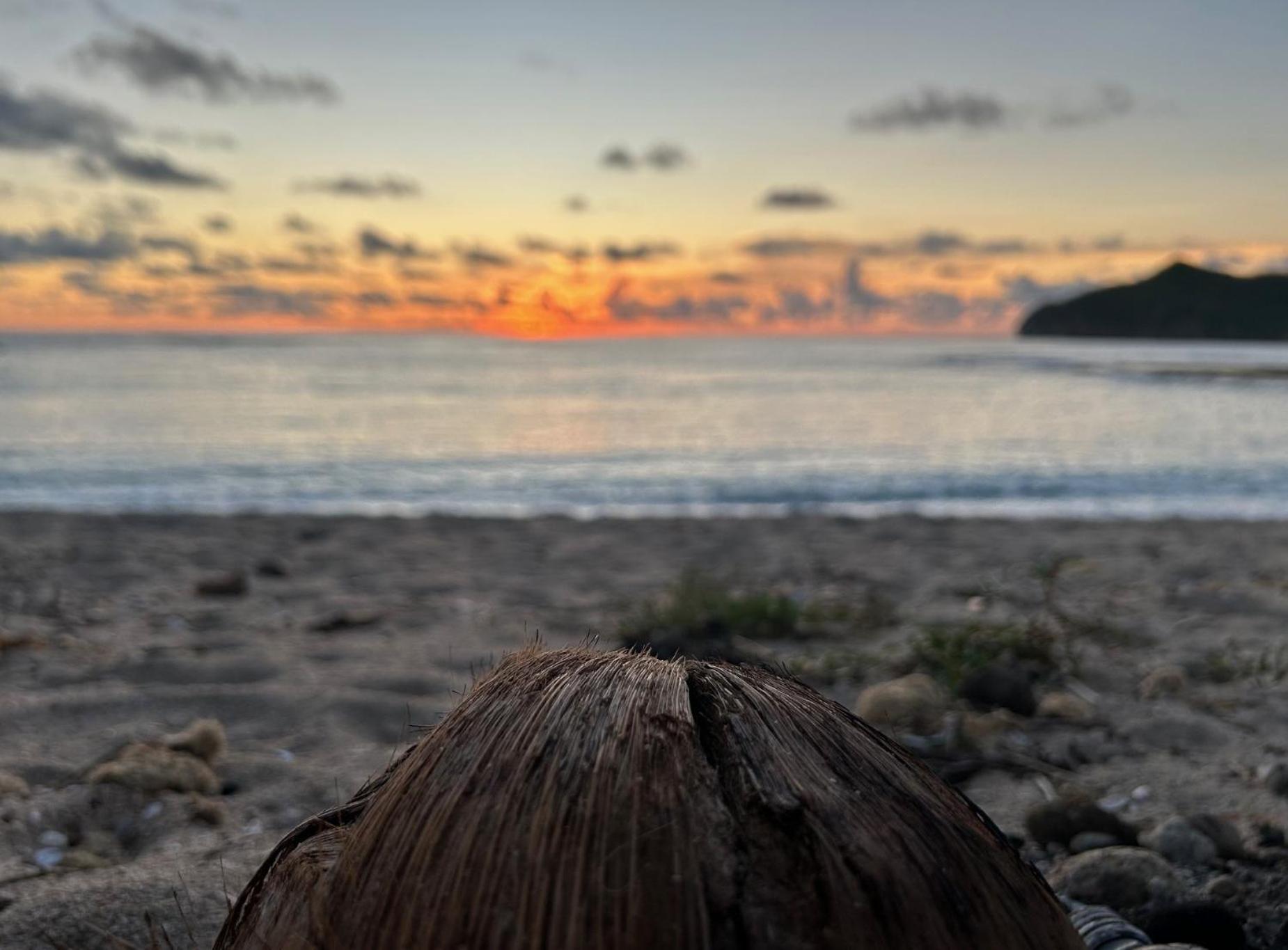 Mama Nings Beach Hotel Sekongkang エクステリア 写真