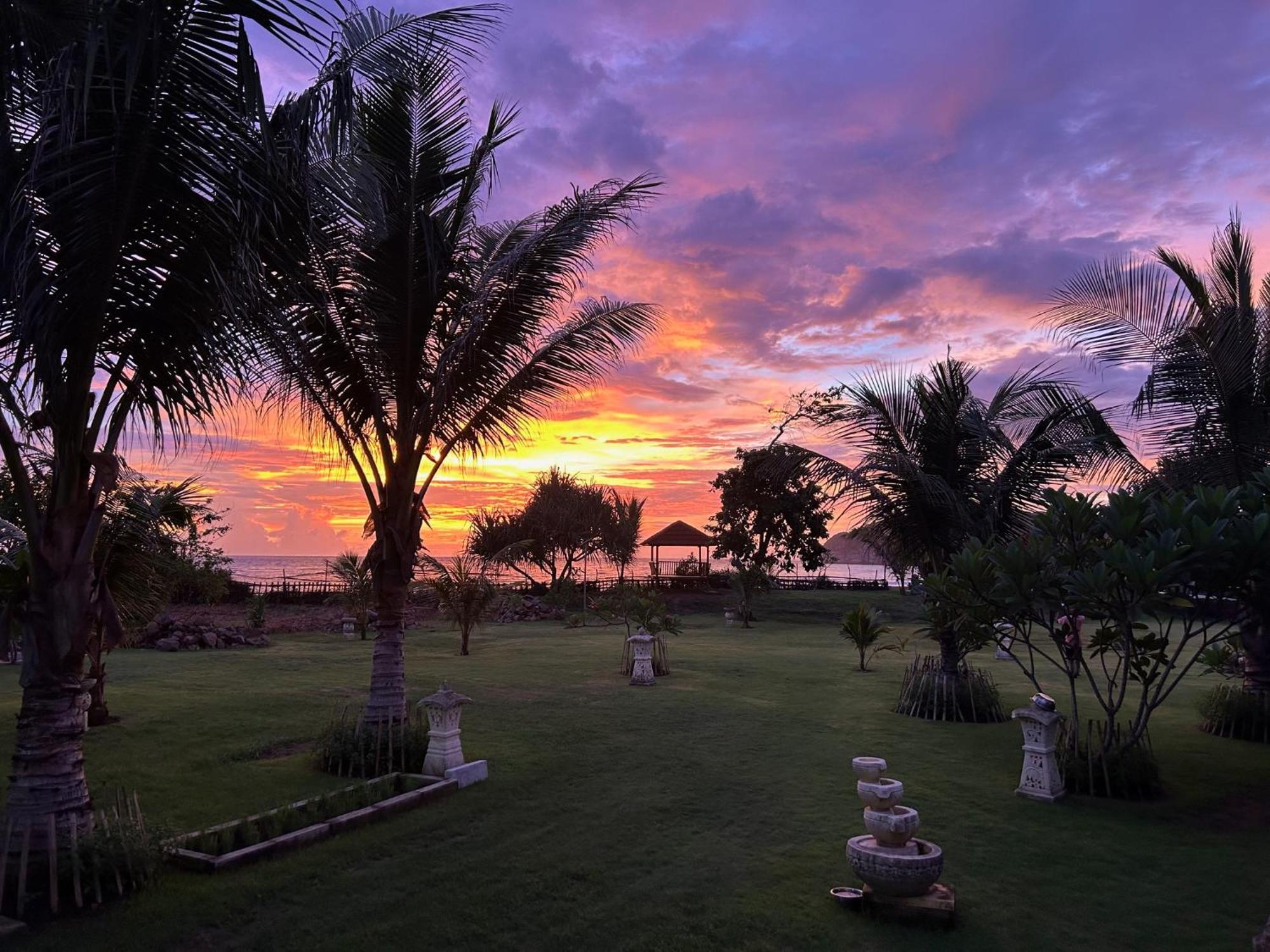 Mama Nings Beach Hotel Sekongkang エクステリア 写真