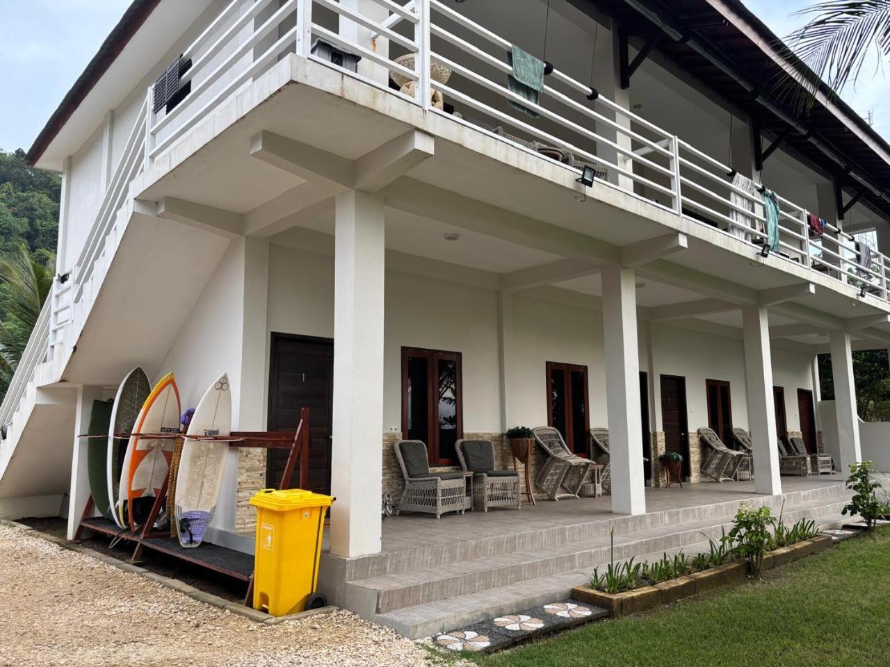 Mama Nings Beach Hotel Sekongkang エクステリア 写真