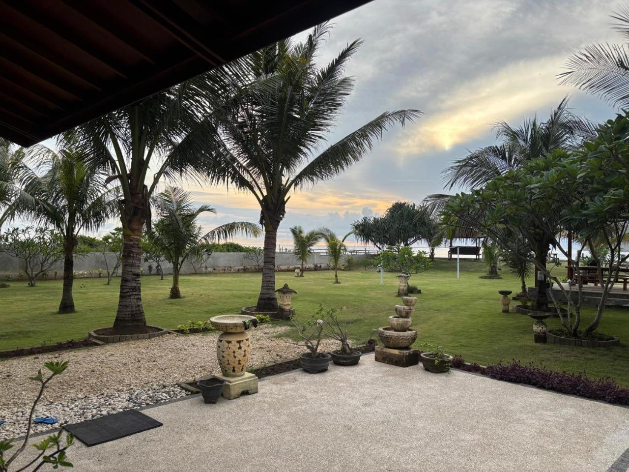 Mama Nings Beach Hotel Sekongkang エクステリア 写真