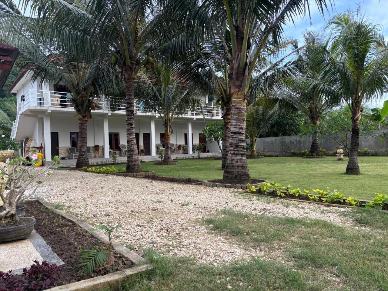 Mama Nings Beach Hotel Sekongkang エクステリア 写真