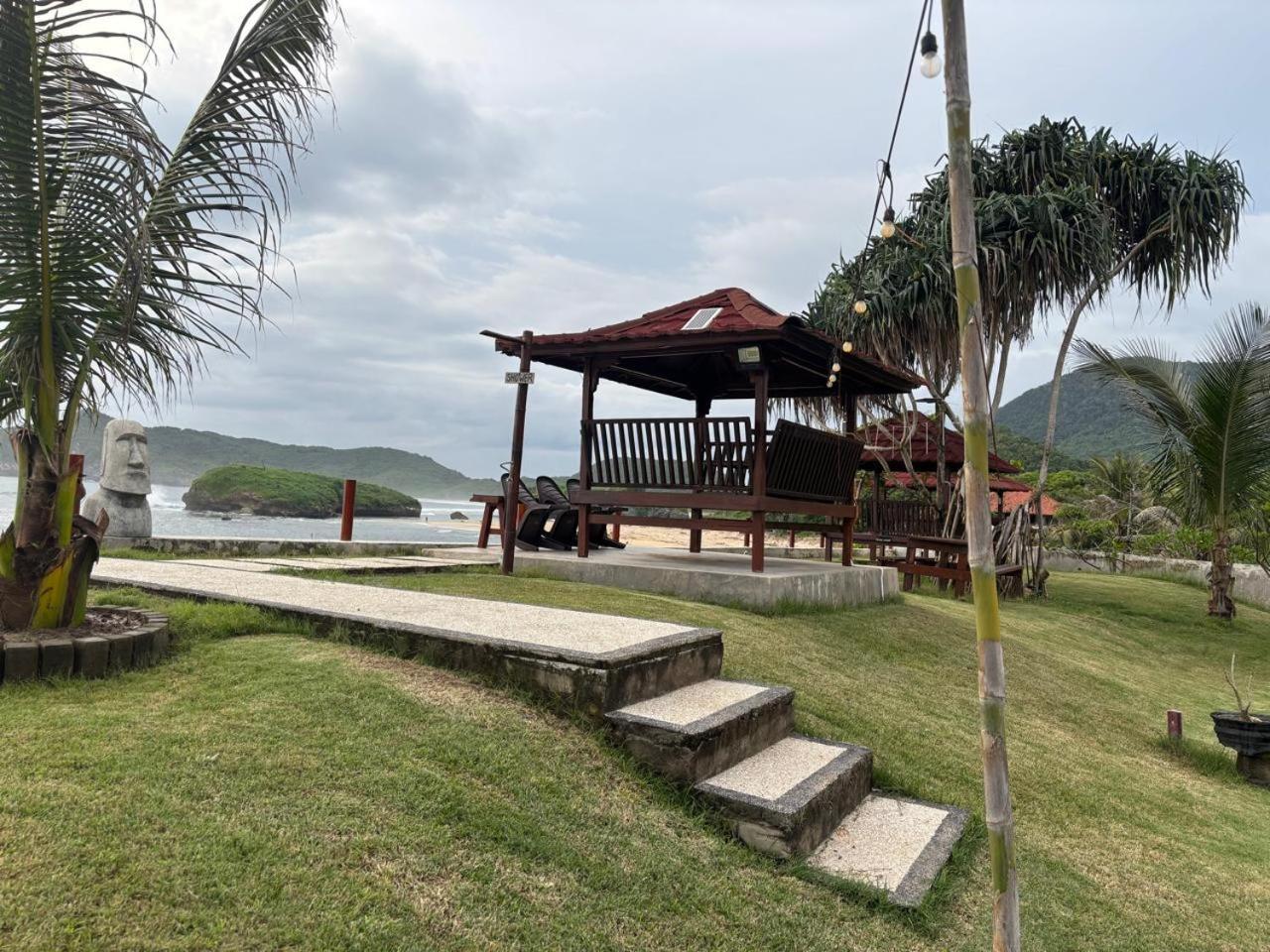 Mama Nings Beach Hotel Sekongkang エクステリア 写真